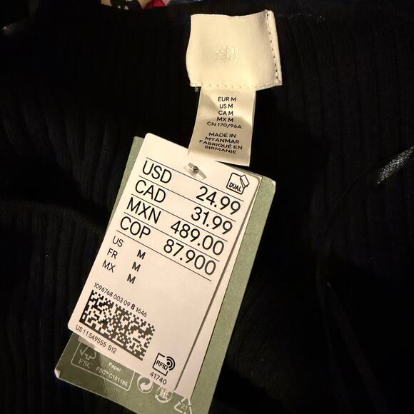 H&M Size Medium Black Rib Knit Sweater flare long sleeves sweetheart neck NWT - Picture 3 of 10